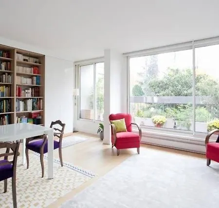 Beautiful Centre In Garden * Paris