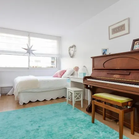 Beautiful Centre In Garden Apartment *