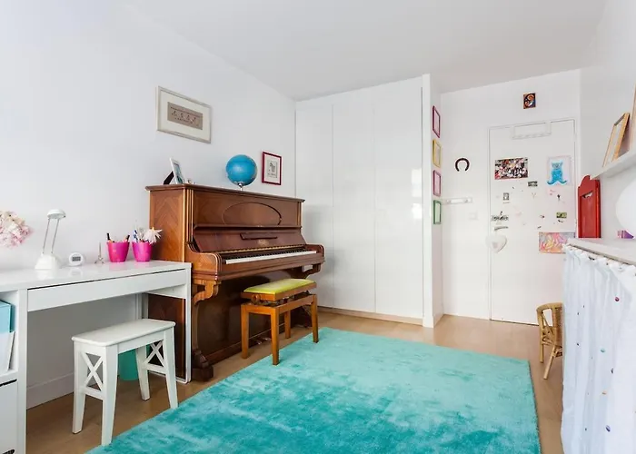 Beautiful Centre In Garden