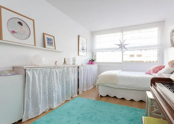 Beautiful Centre In Garden *